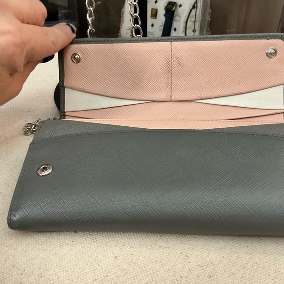 Large Prada with Saffiano Leather with Cream & /Pale Pink interior. - Picture 5 of 16